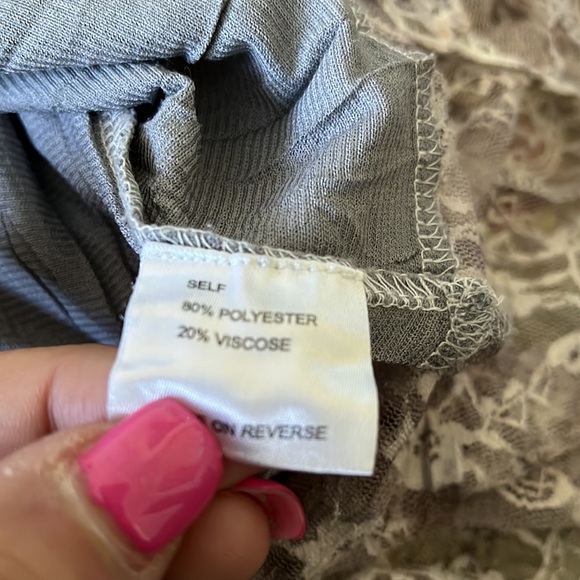 Kamana Sheer animal print tunic with lining and lace. Size Medium - Picture 5 of 5